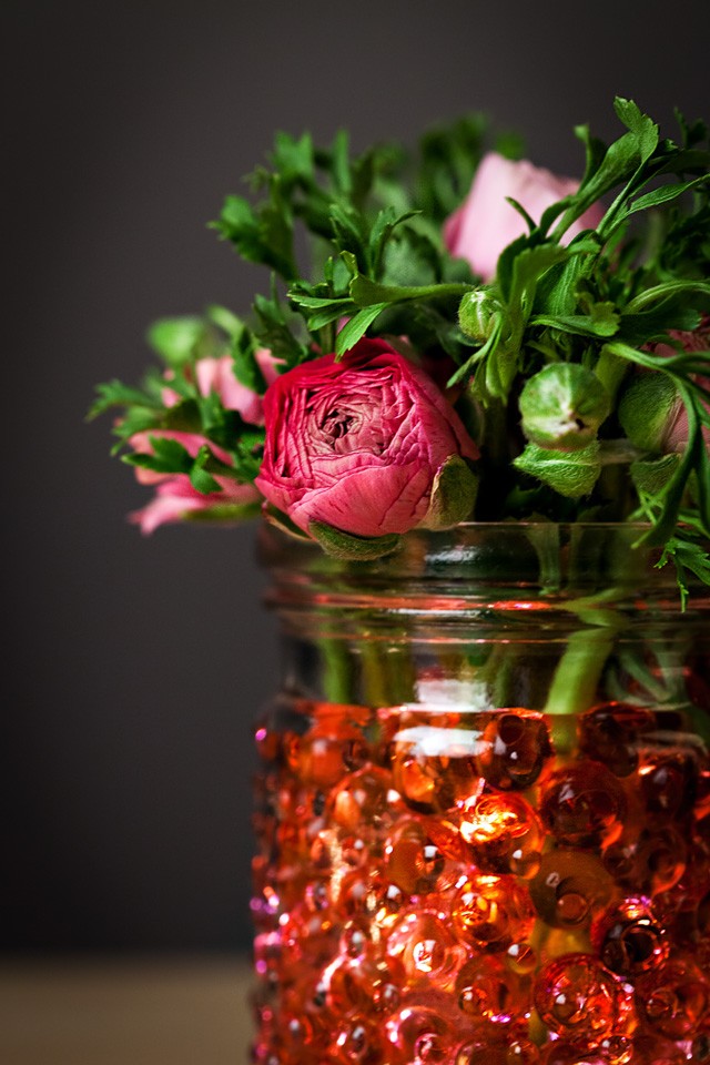 DIY Centerpiece with Flowers and Hydro Orbs