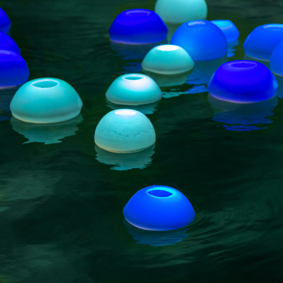 G5 Flameless Floating Candles - The Aqua Pool