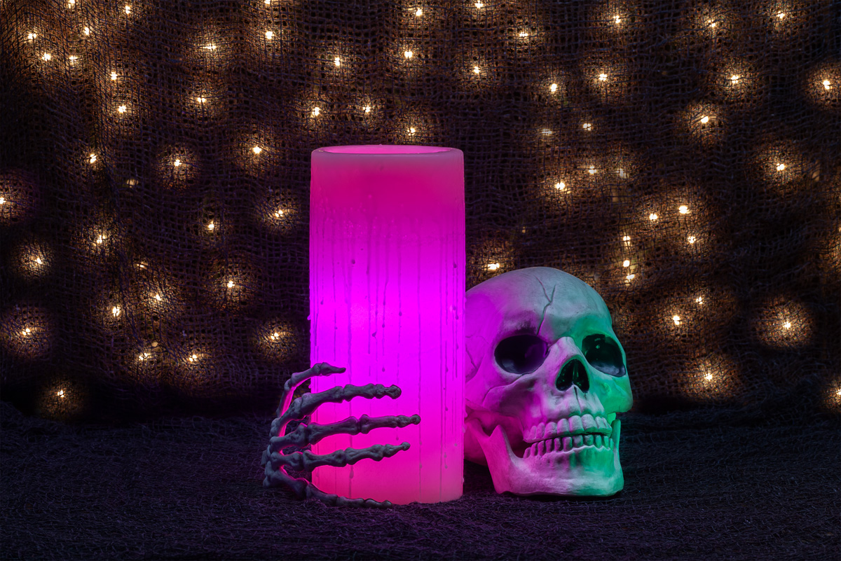 Skull Holding G5 Flameless Candle